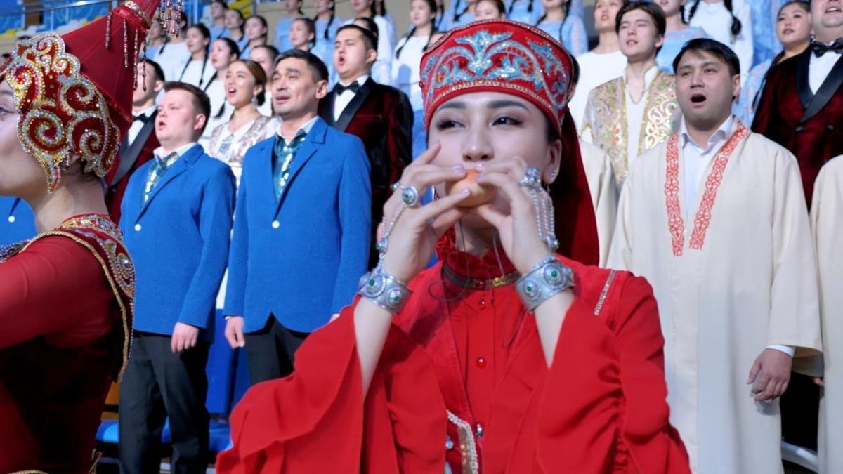 Участники исполнили кюй 