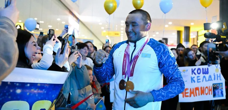 Ербол Хамитов в аэропорту