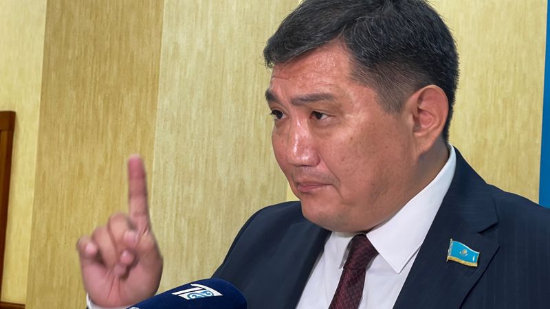 От Макиавелли до Абая: депутат Базарбек предложил один "выходной" госслужащим для чтения