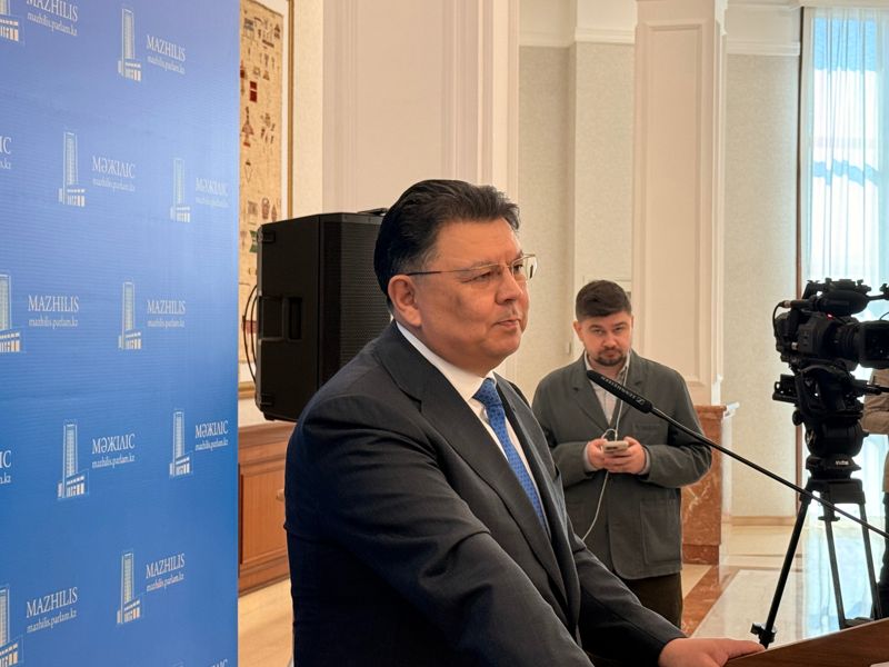 "Иначе должен уйти в отставку": вице-премьер Бозумбаев объяснил, почему не комментирует Налоговый кодекс