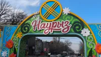 От домбры до дронов: как в Алматы празднуют Наурыз с роботами, юртами и очередями