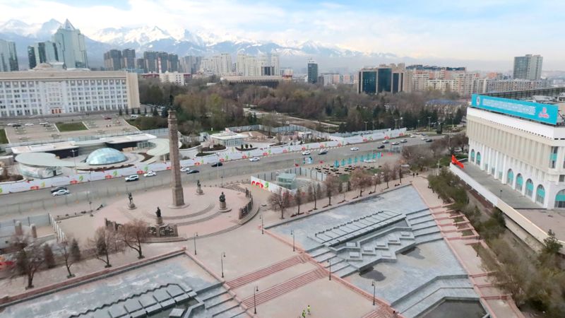 Подрядчики нарушают закон прямо под окнами акимата Алматы