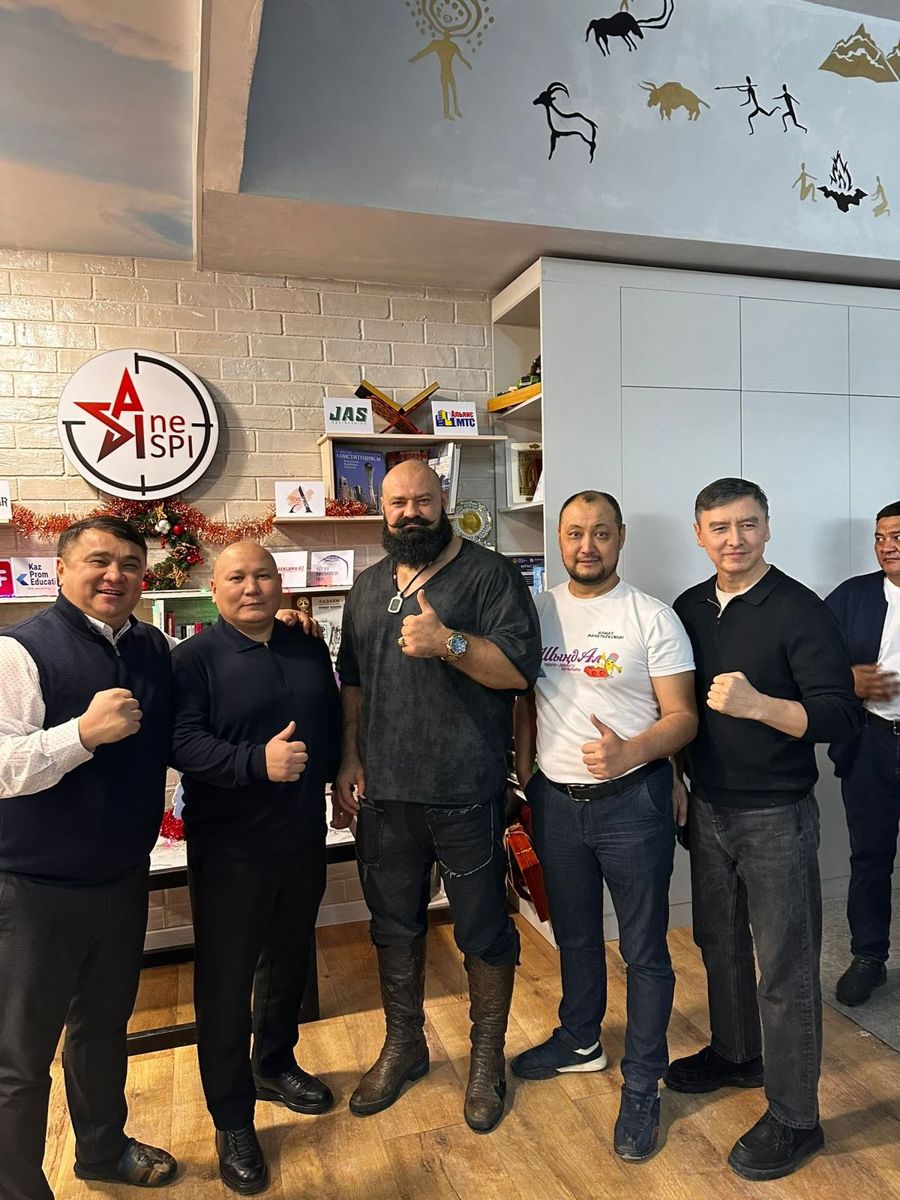 Рустем Жантенов на встрече с коллегами