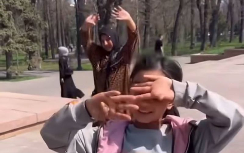 Алматинцы пожаловались на агрессивных попрошаек в центре города: полиция начала проверку