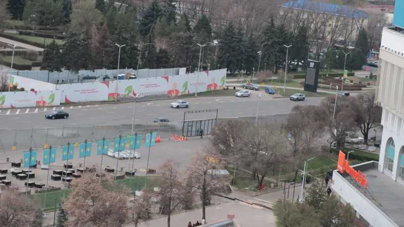 Работы по благоустройству на улице Сатпаева