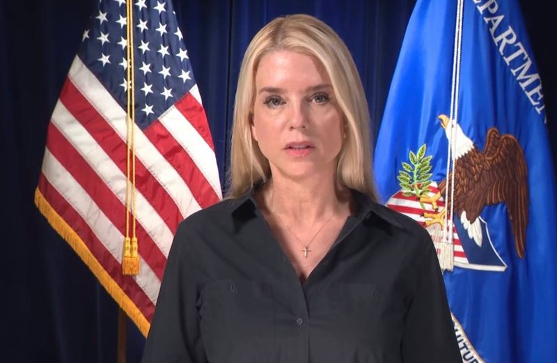 "Не устраивала работа с файлами Эпштейна": Трамп уволил генпрокурора США Пэм Бонди