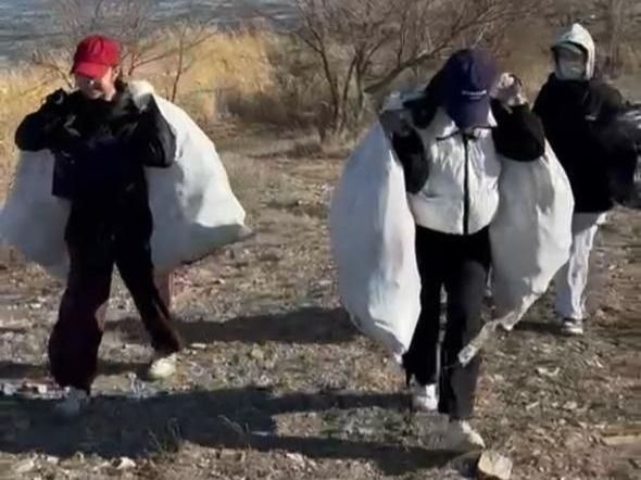 Уборка набережной