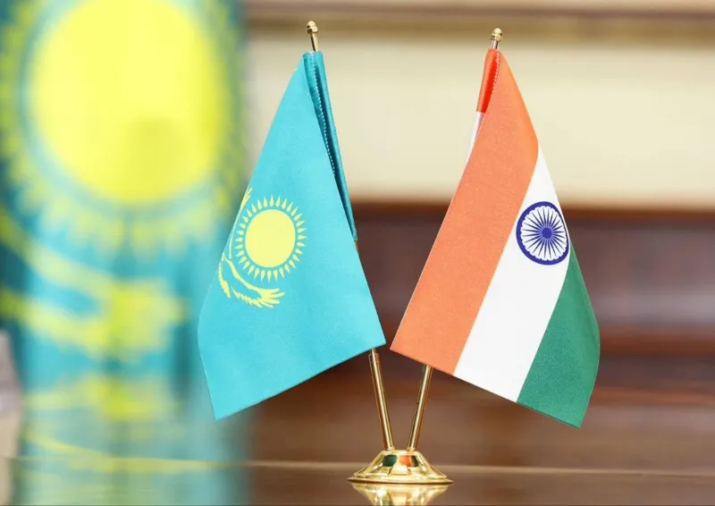 Флаги Казахстана и Индии