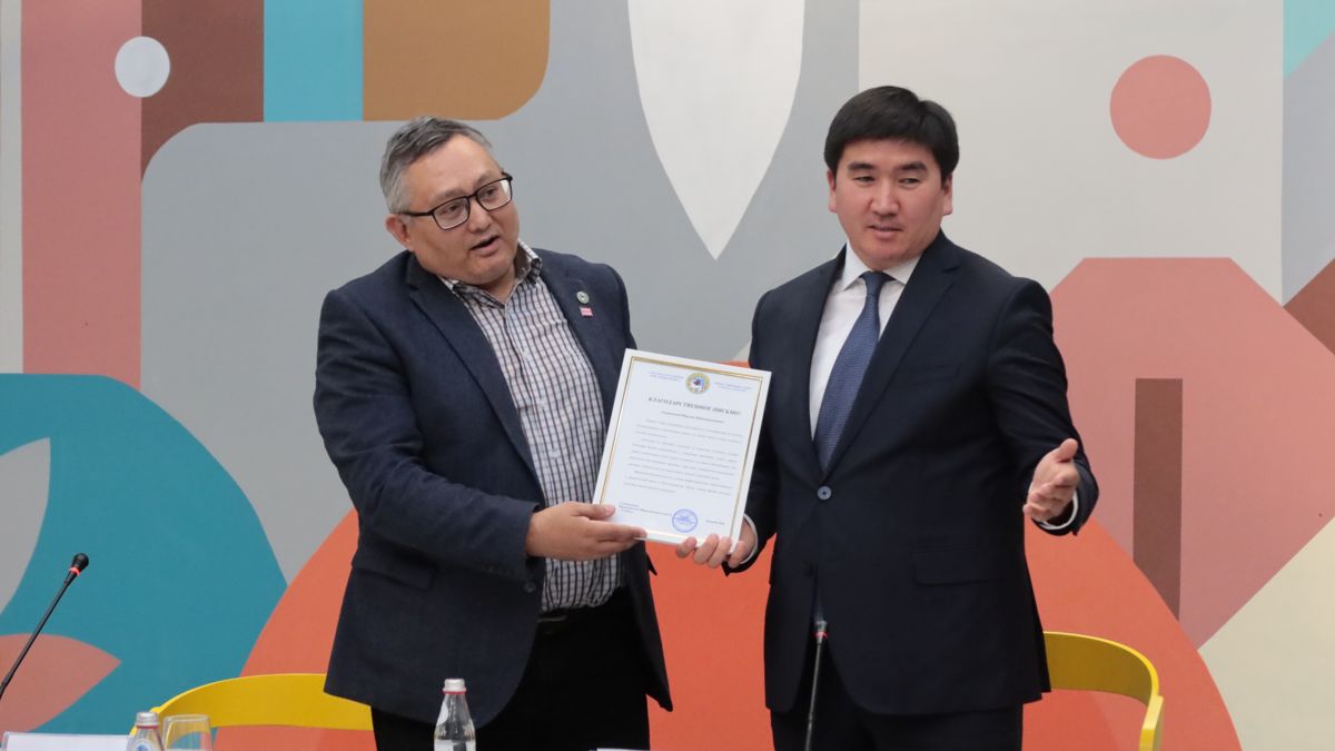Вручение почётной грамоты от общественного совета