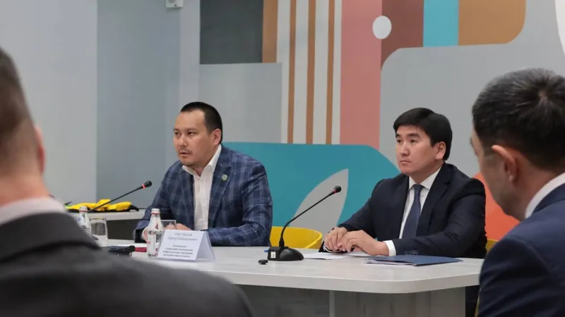 Руководитель управления коммунальных служб и председатель комиссии общественного совета