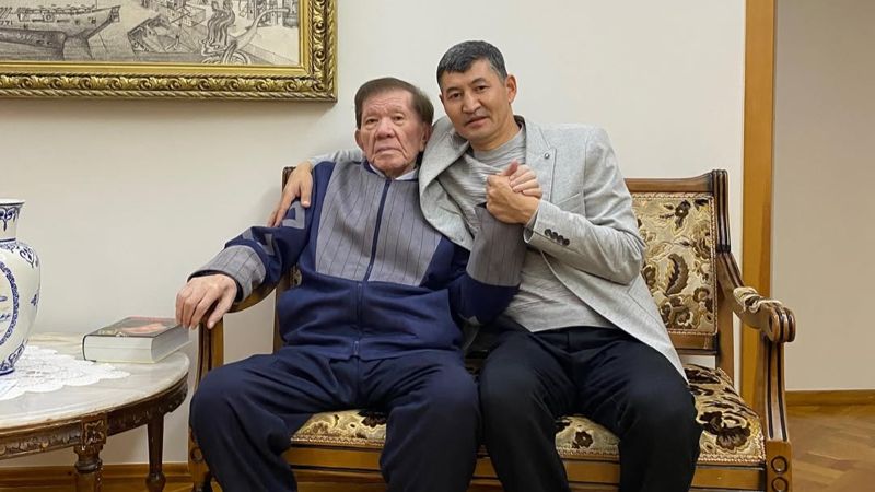 Известный поэт Мухтар Шаханов находится в реанимации
