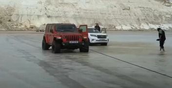 Блогера из Узбекистана оштрафовали за езду по солончаку в Мангистау
