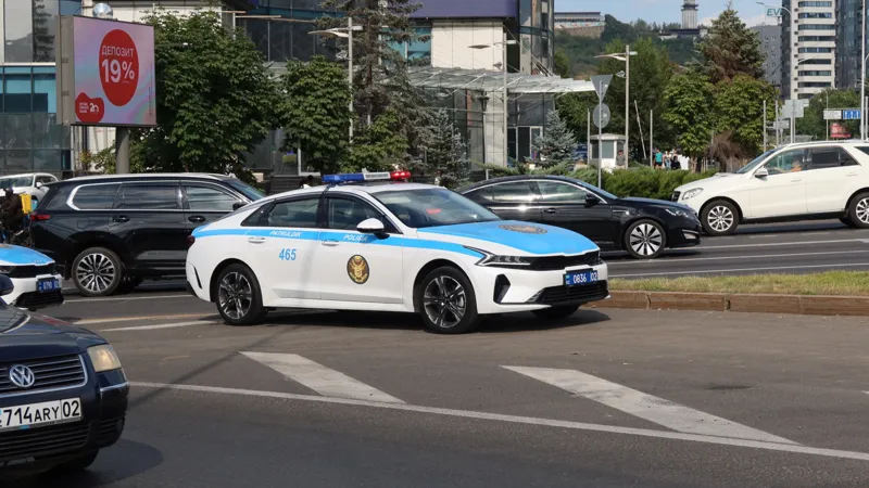 Полицейская машина на улице