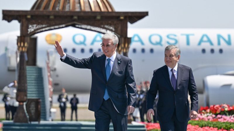 Токаев прилетел в Узбекистан