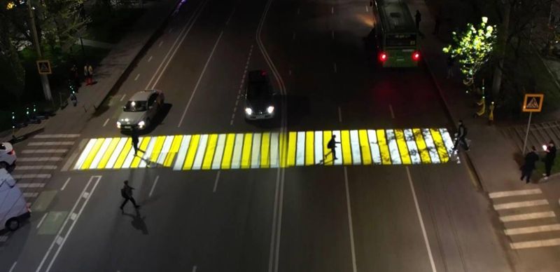 Подсветка пешеходного перехода появилась на оживлённом участке в Алматы