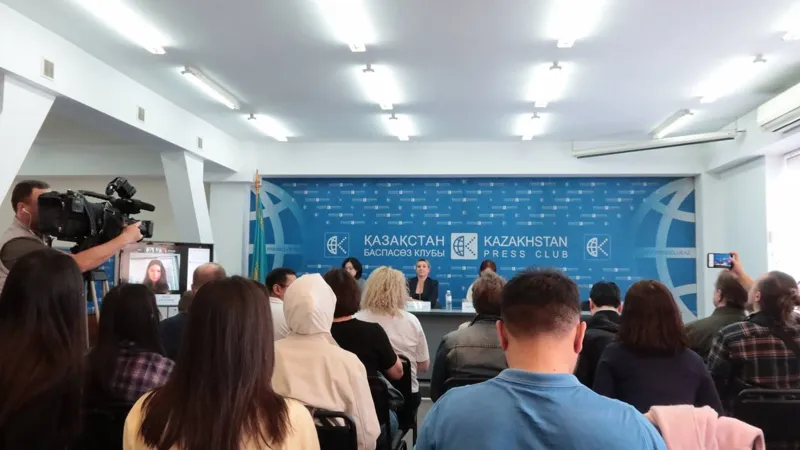 Присутствующие на пресс-конференции