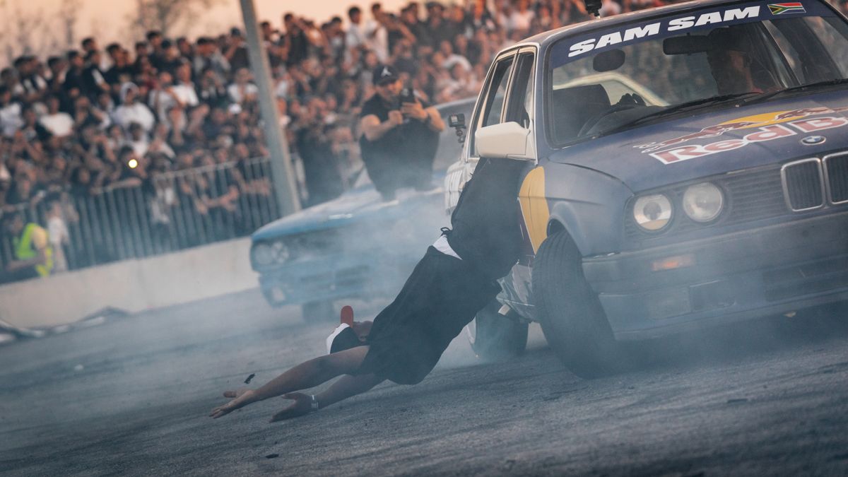 Самкелисо Тубане выполняет трюк