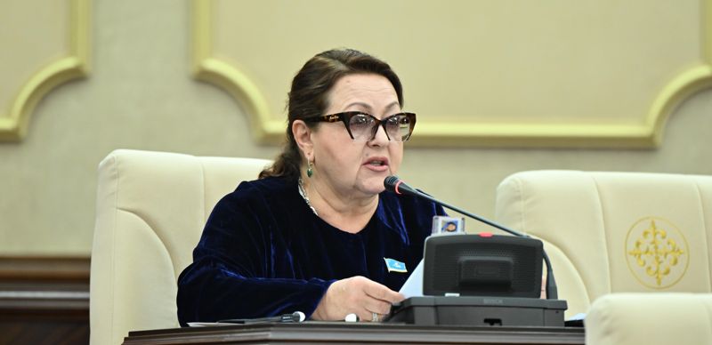 Лимузины, кортежи и 1001 роза: депутат Смирнова жёстко прошлась по выпускным