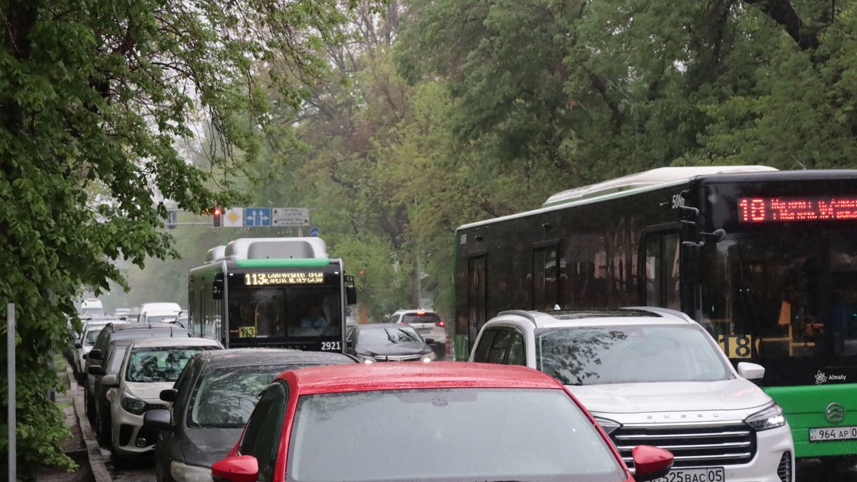 Дорожные заторы коррелируют с обильностью дождя