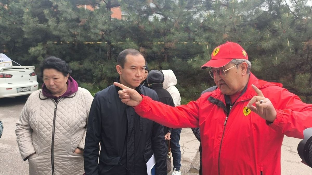 Местный житель объясняет архитектору, почему генплан вызывает проблемы