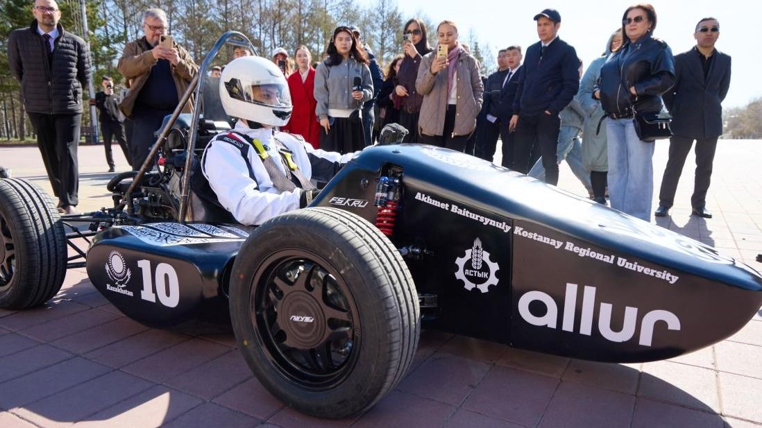 Гоночный болид