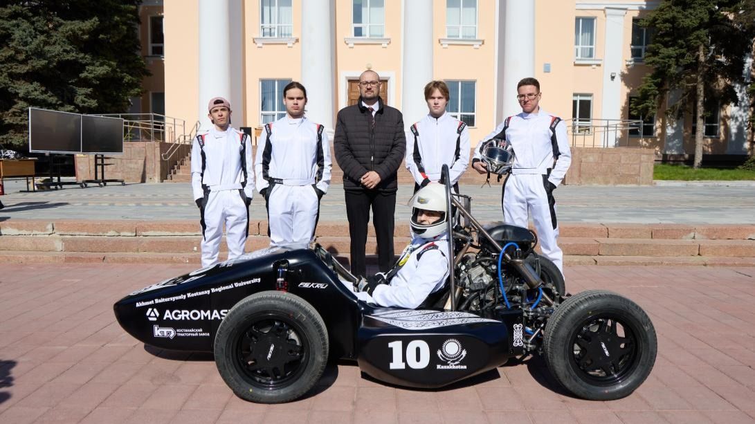 Гоночный болид