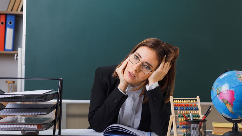 Учитель устала