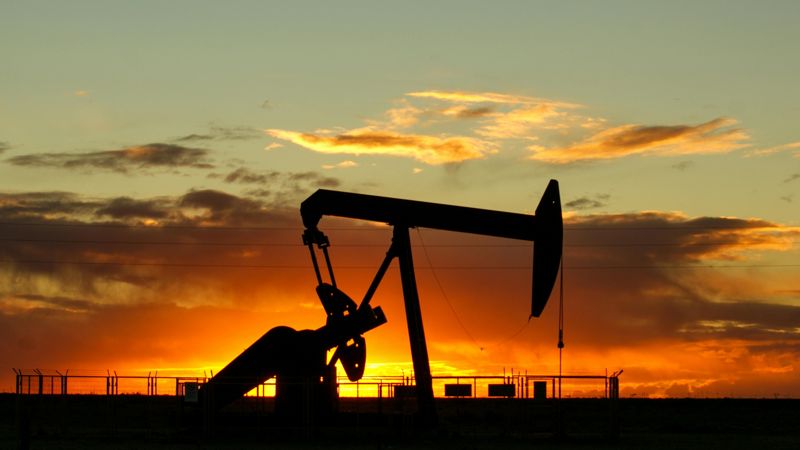 Цены на нефть выросли из-за атаки на АЭС в ОАЭ