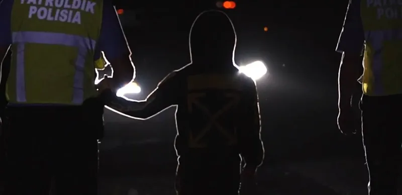 Полицейский с ребёнком