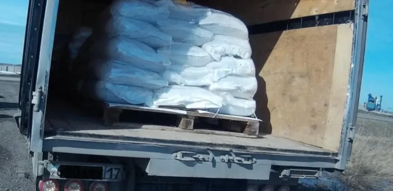 Грузовик с мешками