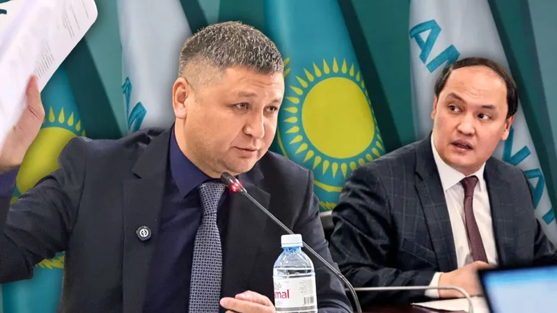 Слева направо: экс-депутат Дамир Ташкараев, аким Жамбылской области Ербол Карашукеев