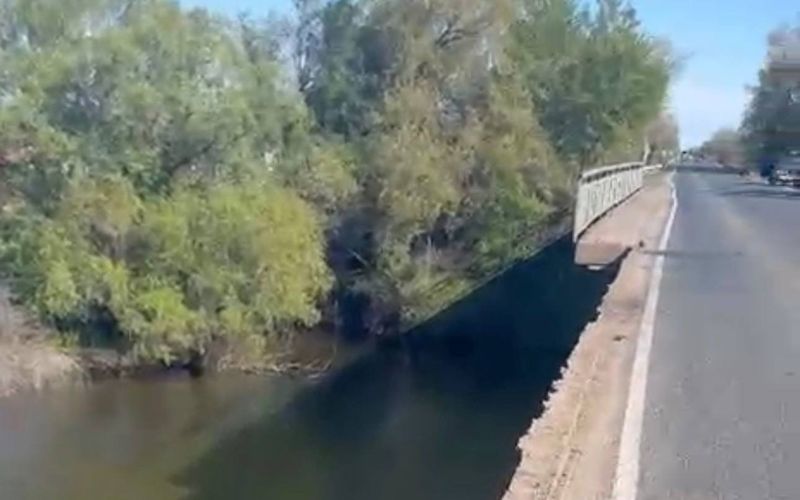 Край автомобильного моста через реку Чаган провалился в ЗКО