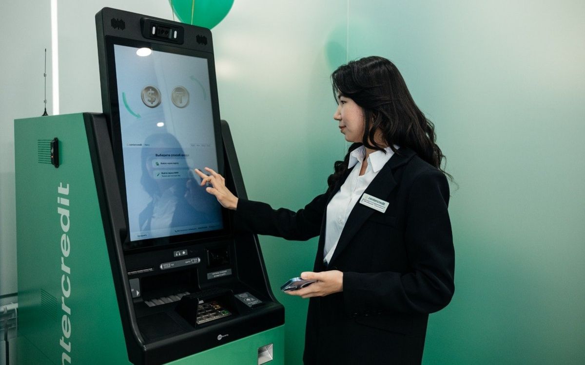 слияние физического &ndash; physical и цифрового &ndash; digital формата