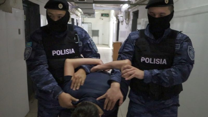 Массовая драка подростков закончилась двойным убийством в Алматы