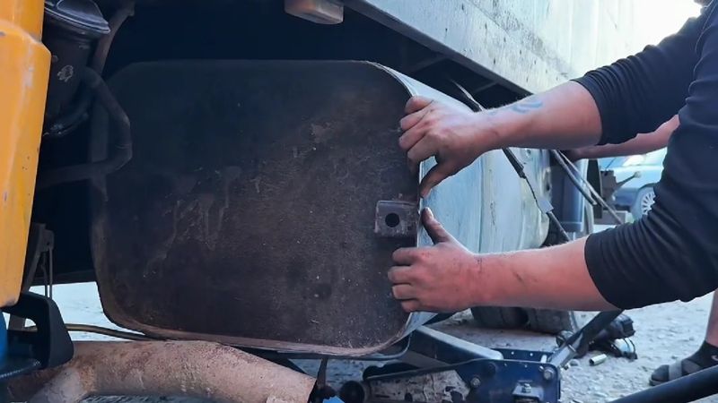 Схемы вывоза топлива за границу на переоборудованных авто пресекли в Жамбылской области