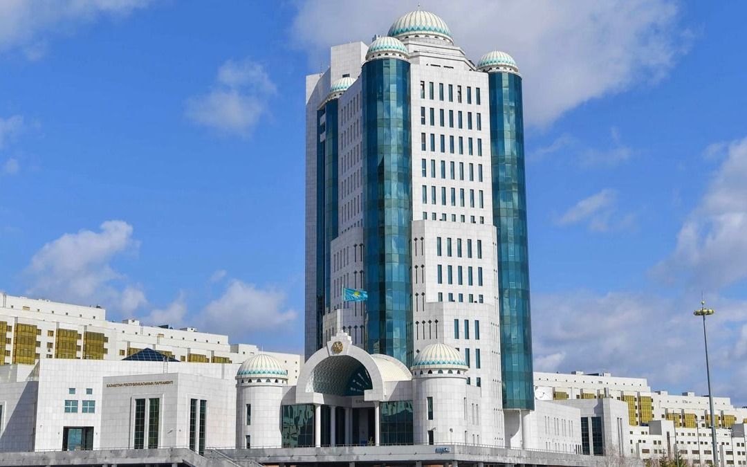 За что президент может распустить депутатов – главное из проекта закона о курултае