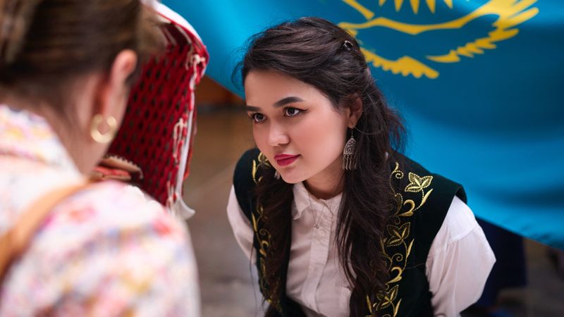 Девушка из Шымкента рассказала, как устроилась работать в парламент Германии