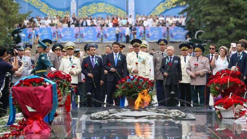 В Алматы отметили День Победы и почтили память героев войны