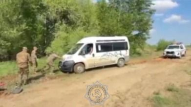 Автотуристка из Швейцарии застряла в песках в Актюбинской области