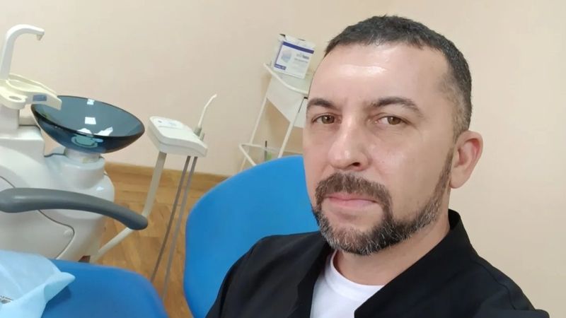 Казахстанца не выпускают из России и предлагают вернуть гражданство РФ