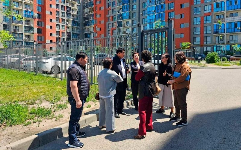 После жалоб жителей в воздухе Алматы нашли превышение бензола и пыли