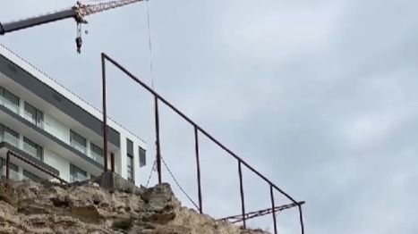 Исчезновение скамеек помогло выявить незаконное строительство в Актау