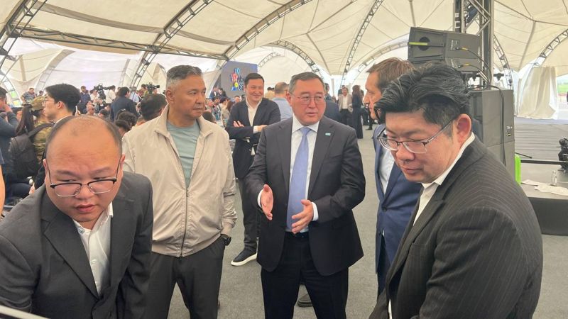 Аэротакси будущего протестировали в Alatau City с участием депутатов