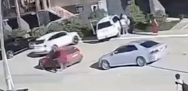 Женщина перепутала педали и наехала на ребёнка в Кокшетау