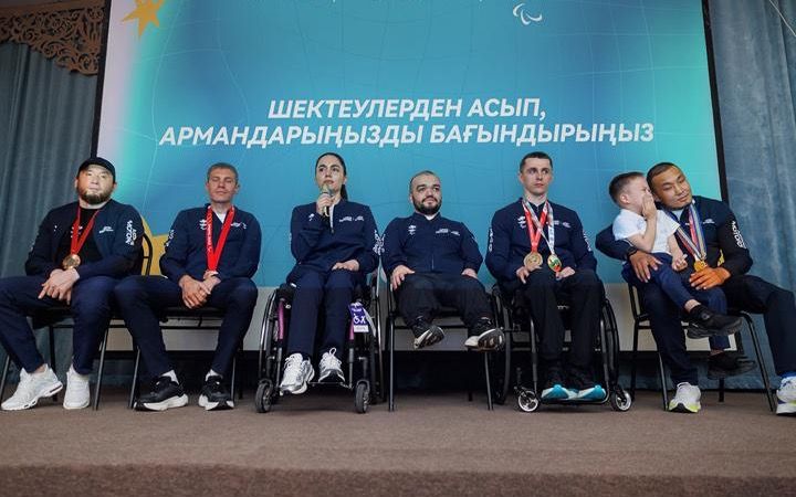 Паралимпийцы