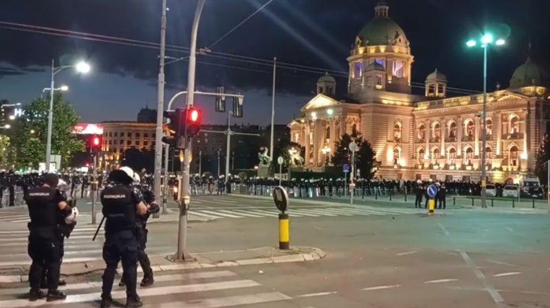 Протесты в Сербии: 23 человека задержаны после столкновений с полицией
