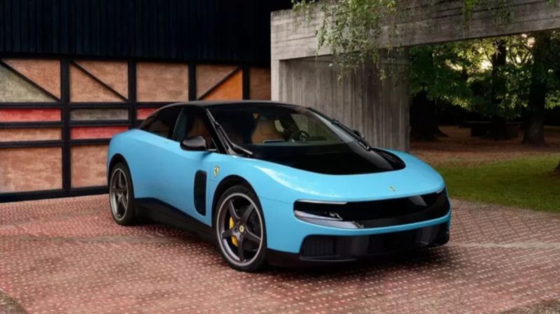 "Гибрид Honda Accord и Tesla": акции Ferrari упали после презентации первого электромобиля