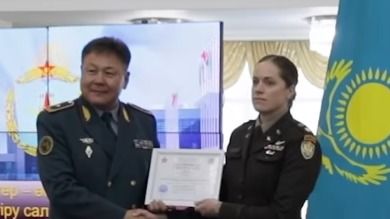 Майор армии США окончила языковую школу Национального университета обороны Казахстана