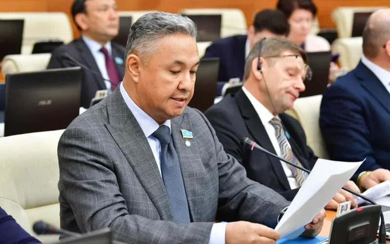 Азат Перуашев