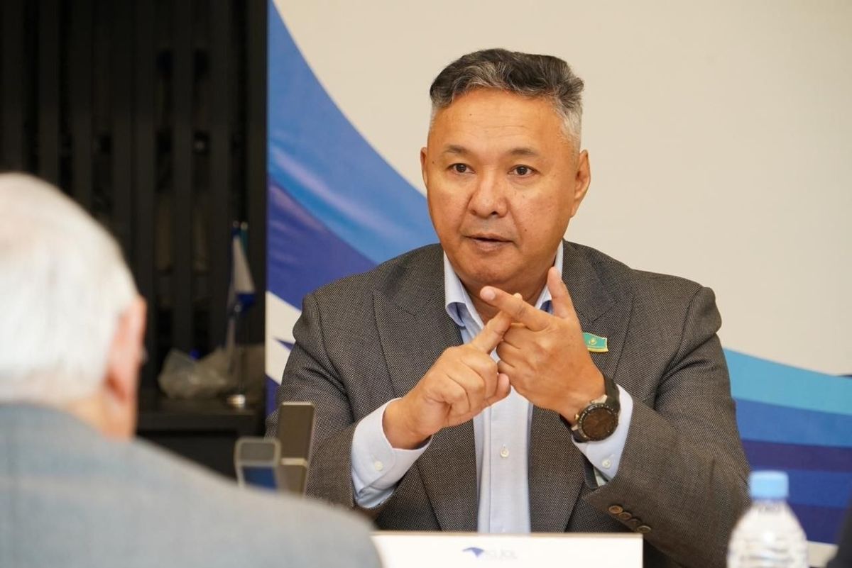 Азат Перуашев